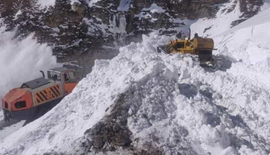 At -20 degrees, under 20-ft of snow, Border Roads Organisation clears Rohtang Pass