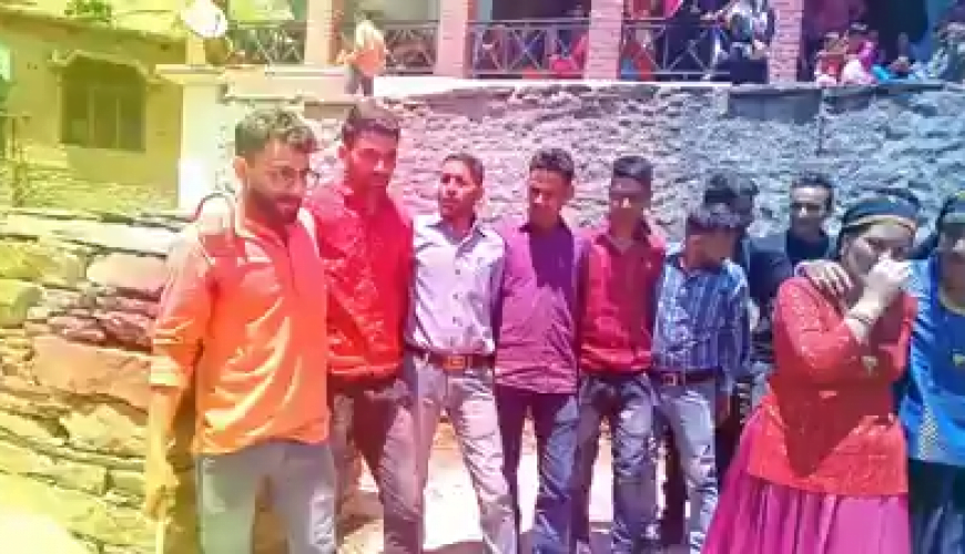 Rasa Dance, jonsar, uttrakhand (sorry for the quality)