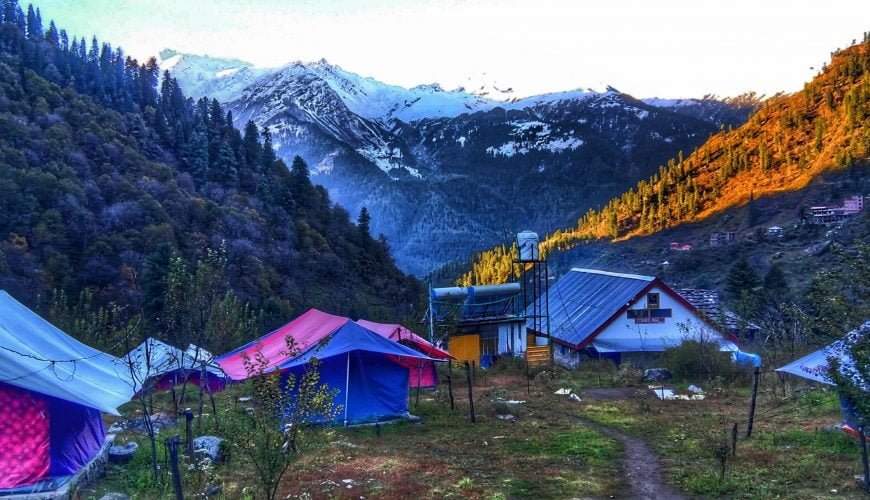 [OC] A view from my camp at Kasol last year. Imagine waking up in the chilly autumn and seeing the Himalayas peeking straight from your bedroom. Heaven on Earth.