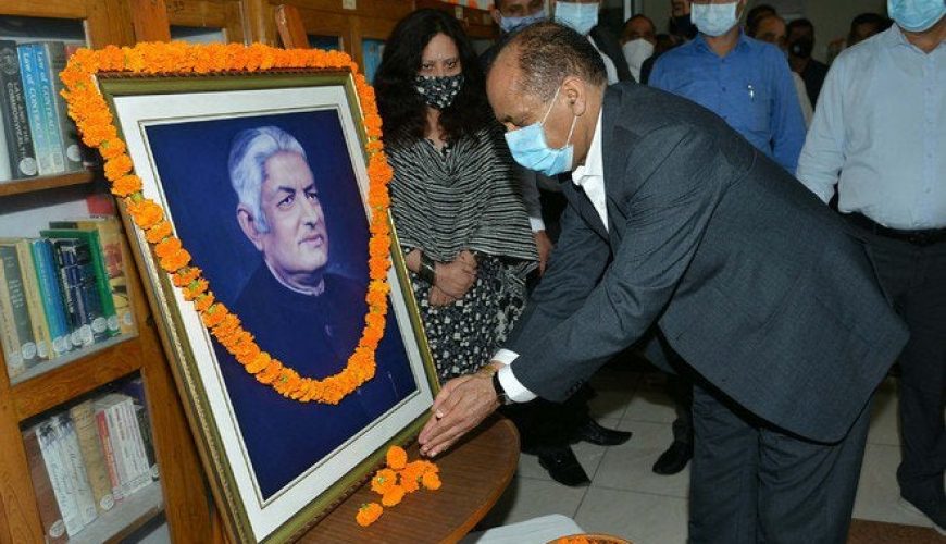 Floral tribute to first Chief Minister of Himachal Pradesh Dr YS Parmar